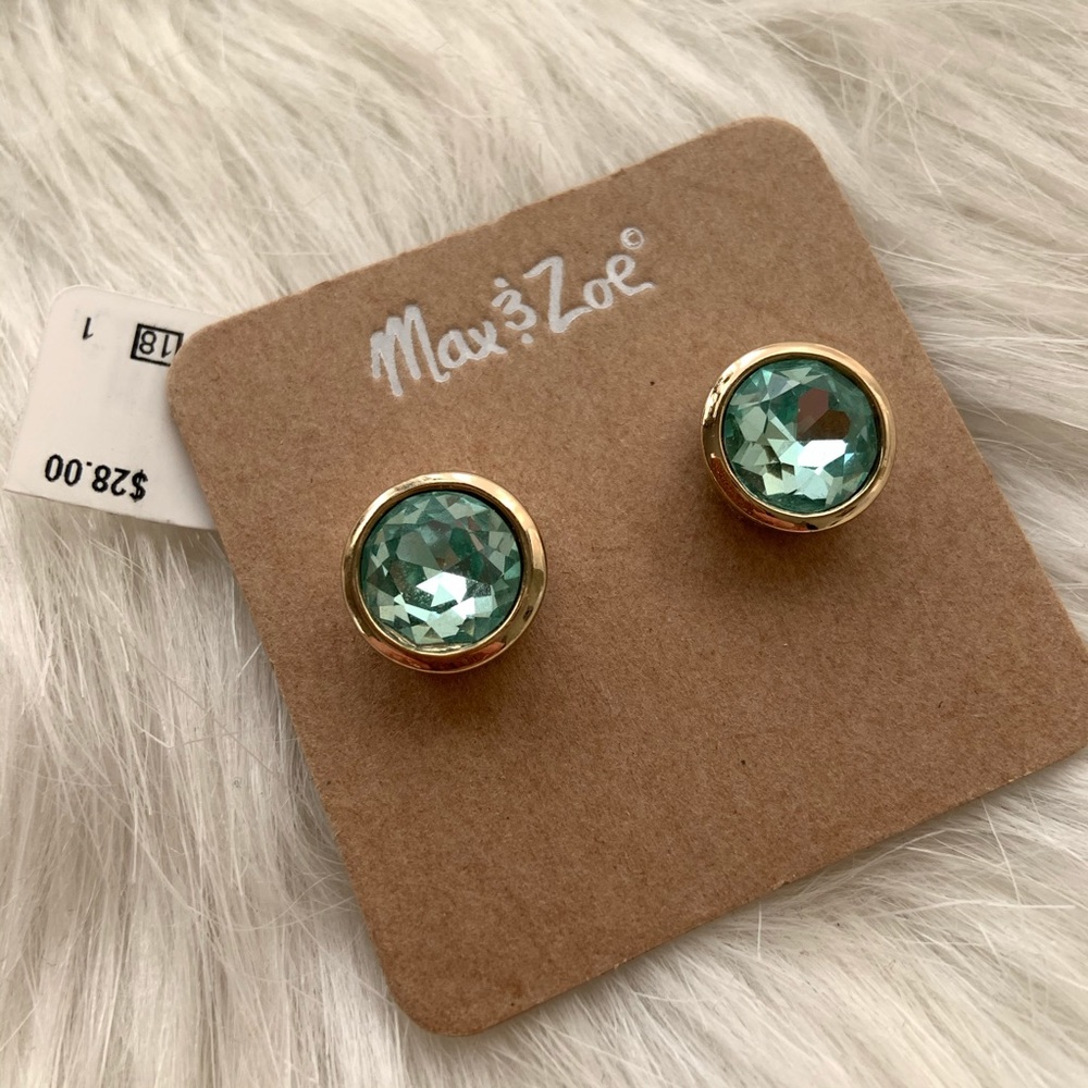✨Max & Zoe© stud earrings✨